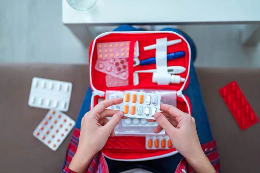 Czy do bagażu podręcznego można zabrać leki? Sprawdź ważne zasady