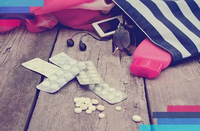 Jakie leki można przewieźć samolotem? Oto ważne zasady i wskazówki