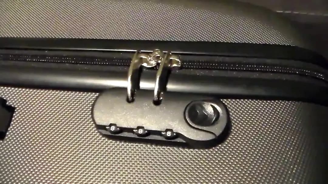 Jak łatwo ustawić kod w walizce RGL i uniknąć problemów z zamkiem