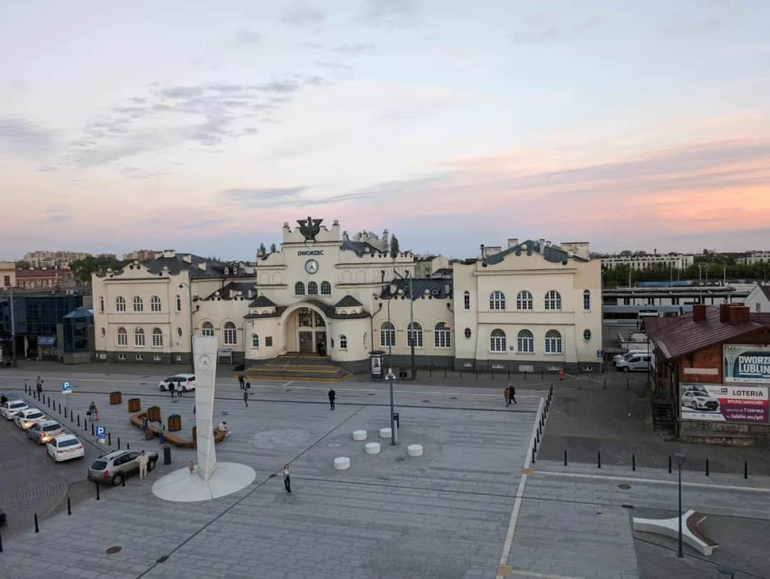 Jak dojechać do dworca PKP w Lublinie – najłatwiejsze opcje transportu