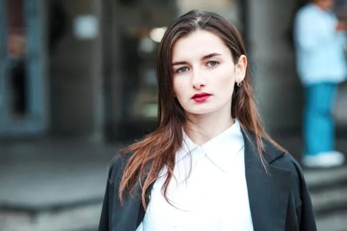 Jak się ubrać do zdjęcia paszportowego, aby uniknąć błędów?