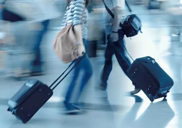 Czy oprócz bagażu podręcznego można mieć torebkę w Ryanair? Sprawdź zasady