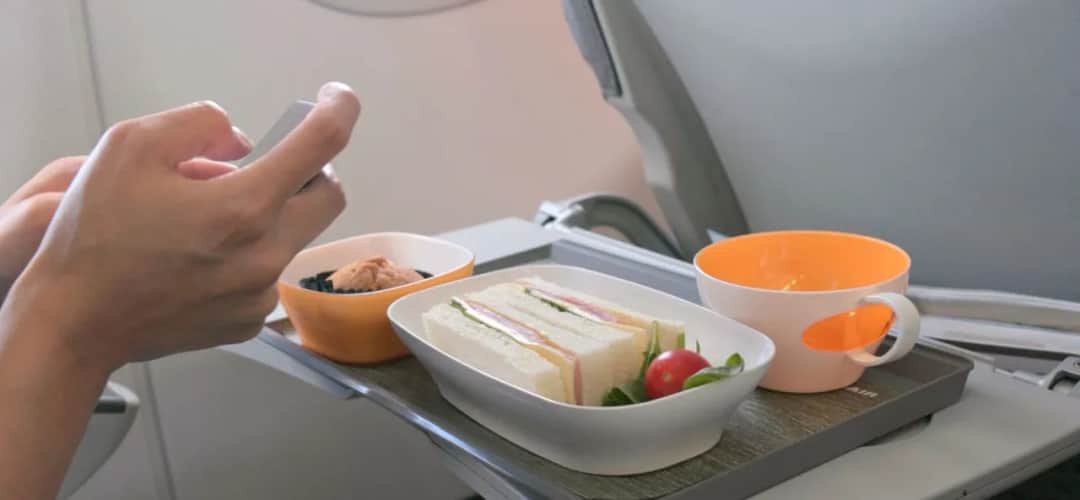 Czy można przewozić jedzenie w bagażu podręcznym? Oto co musisz wiedzieć