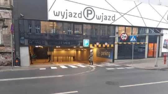 Gdzie zaparkować przy dworcu PKP Katowice? Sprawdź najlepsze opcje