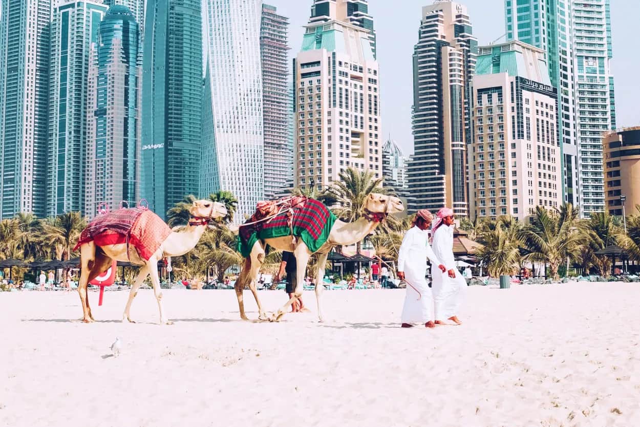 Ile trwa lot do Dubaju? Sprawdź czasy lotów z Polski i porównaj opcje