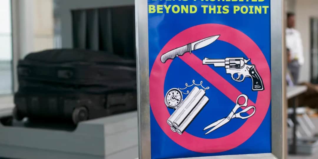 Czego nie można przewozić w bagażu rejestrowanym - uniknij problemów na lotnisku