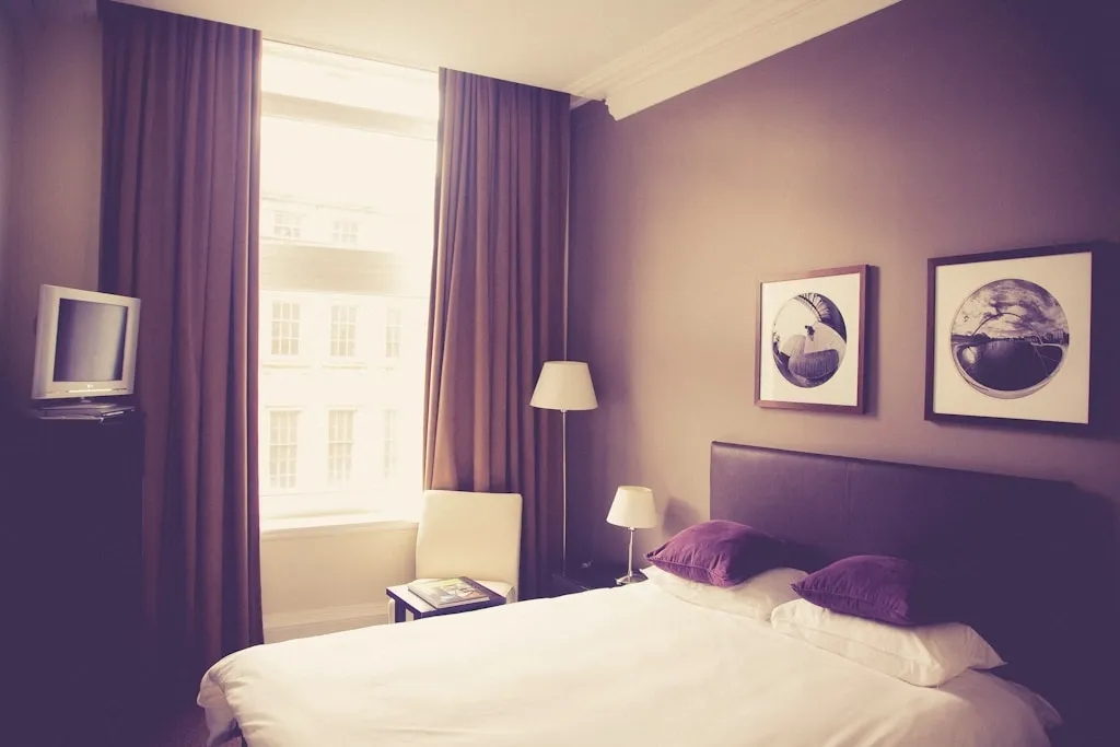 Apartamenty czy pokój hotelowy? Którą opcję lepiej wybrać?