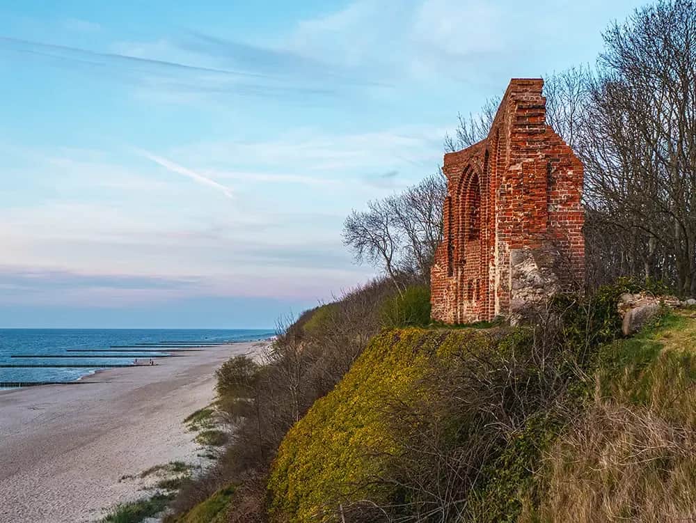 Trzęsacz atrakcje: Odkryj ukryte skarby i niezwykłe miejsca