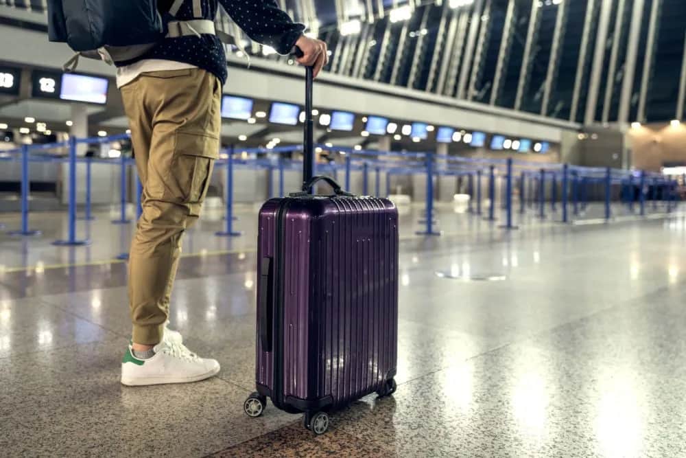 Ile alkoholu można przewieźć samolotem do USA? Sprawdź zasady i limity