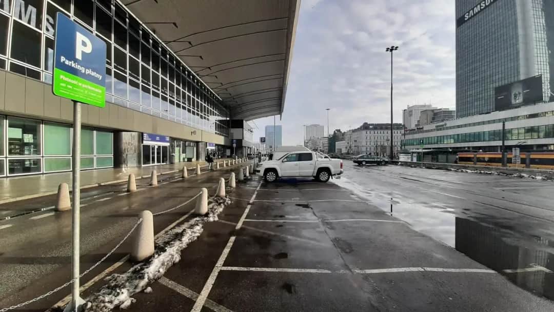 Jak wjechać na parking przy Dworcu Centralnym bez problemów