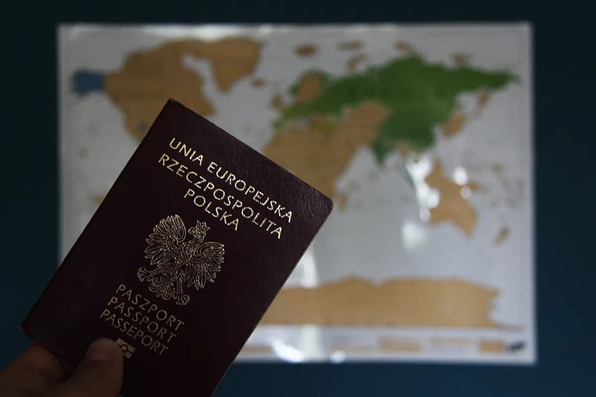 Kiedy płaci się za paszport? Poznaj kluczowe informacje i oszczędności