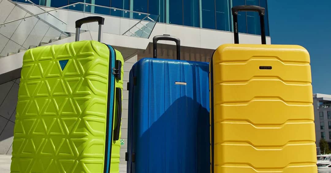 Jaki kolor walizki wybrać, aby uniknąć problemów na lotnisku?