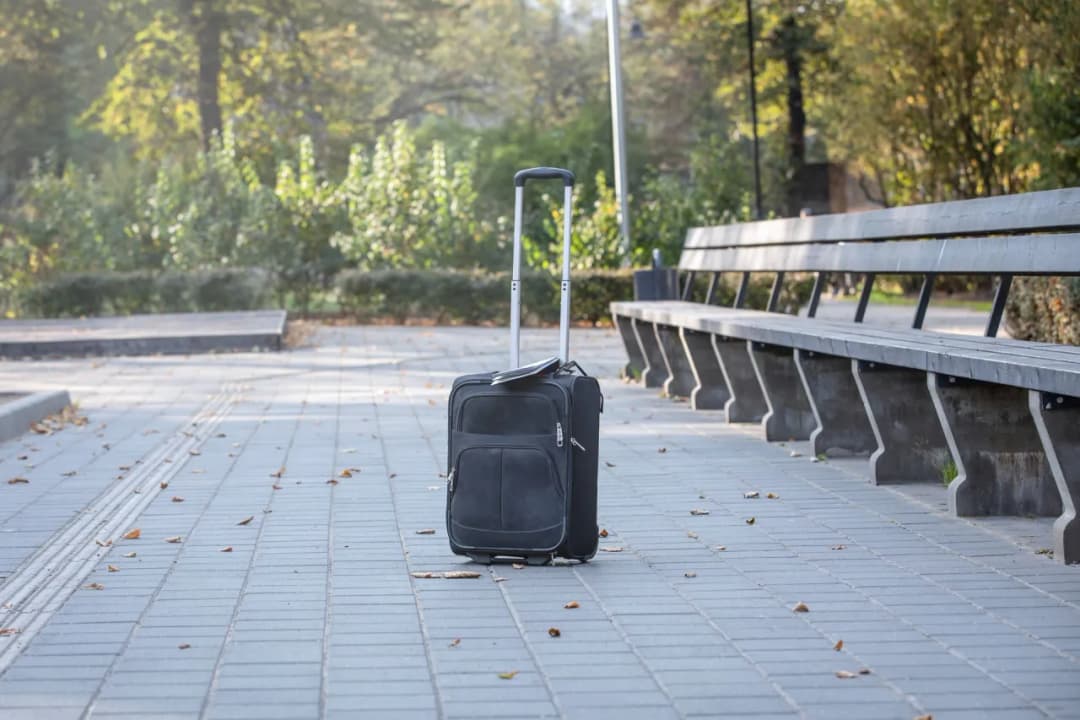 Gdzie wyrzucić walizkę? Sprawdź, jak uniknąć problemów z utylizacją