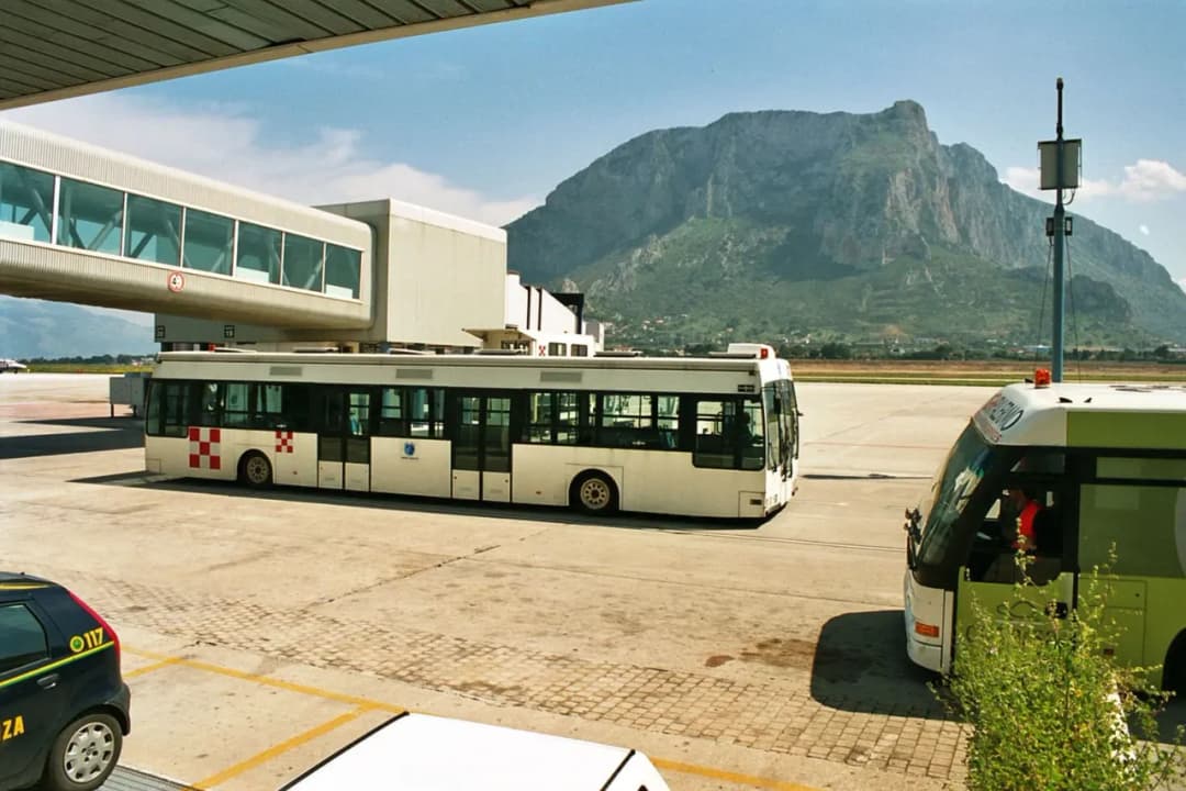 Jak dojechać z lotniska Palermo do centrum? Sprawdź tanie opcje transportu