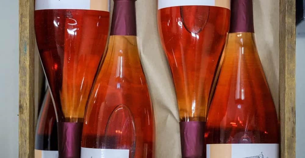 Jak przewieźć wino samolotem bez obaw o uszkodzenie i przepisy