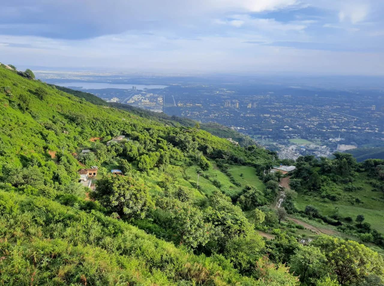 Czy podróż do Pakistanu jest bezpieczna? Odkryj zagrożenia i bezpieczne miejsca