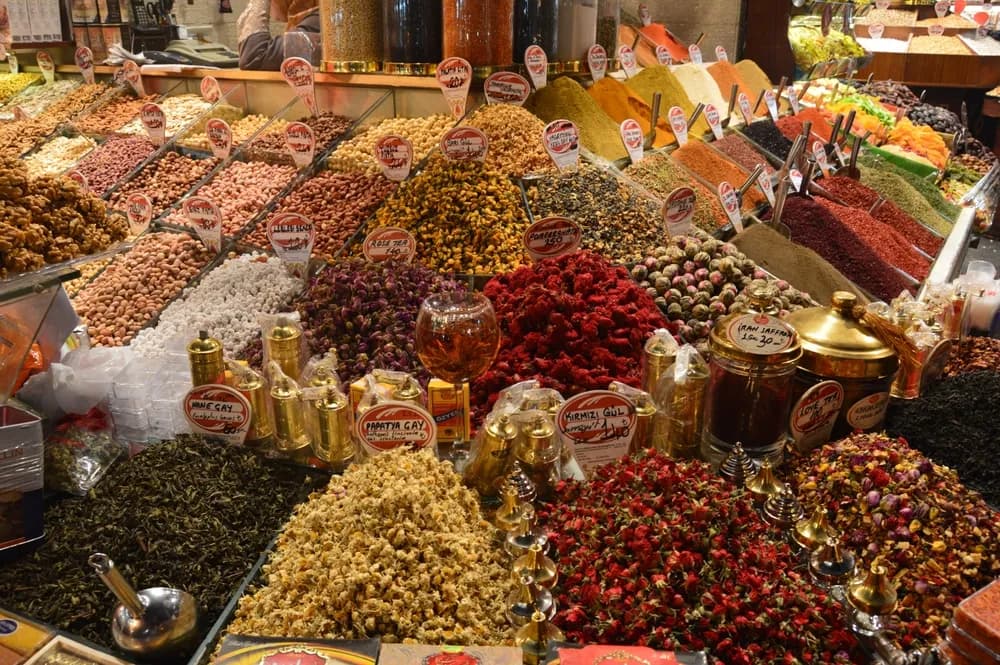 Co warto przywieźć z Turcji? Najlepsze pamiątki, które zachwycą