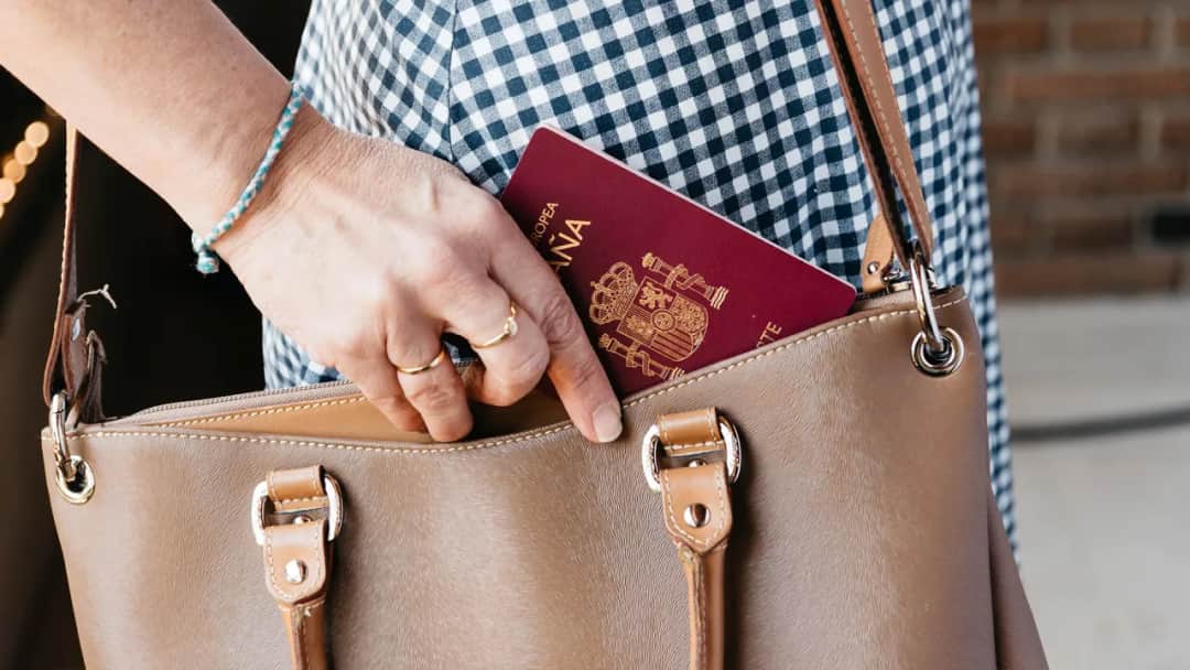 Czy do Hiszpanii naprawdę trzeba paszport? Sprawdź, co musisz wiedzieć!