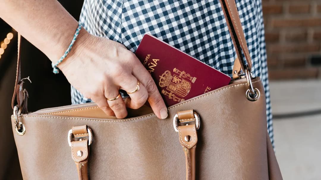 Czy do Hiszpanii naprawdę trzeba paszport? Sprawdź, co musisz wiedzieć!