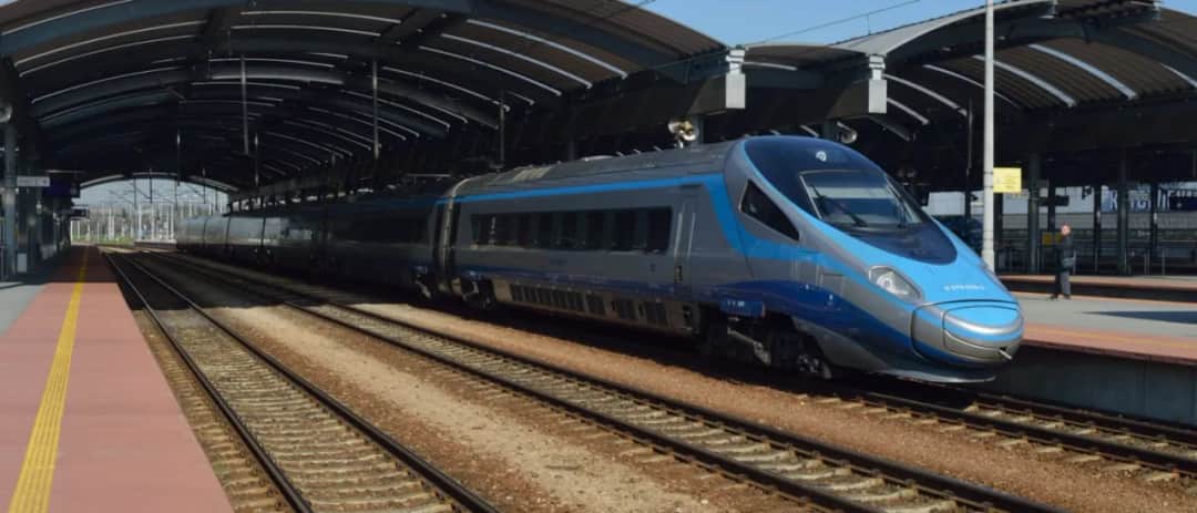 Z jaką prędkością jedzie intercity? Zaskakujące fakty o pociągach